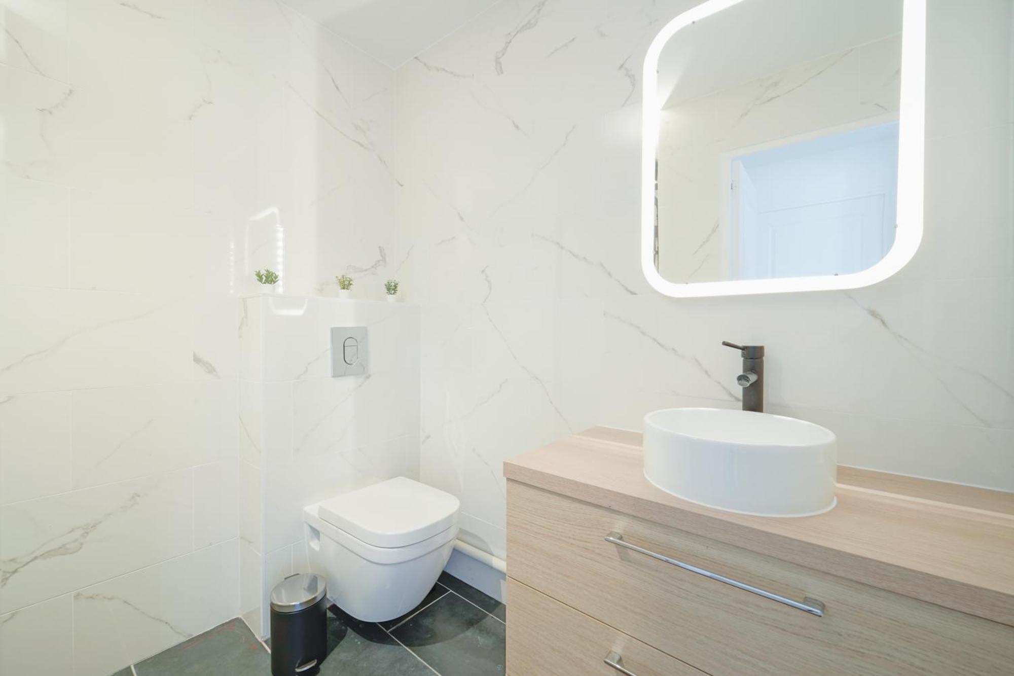 생투앙 Complete 1Br With Balcony Only 5 Min. On Foot To Metro By Doorman 아파트 외부 사진